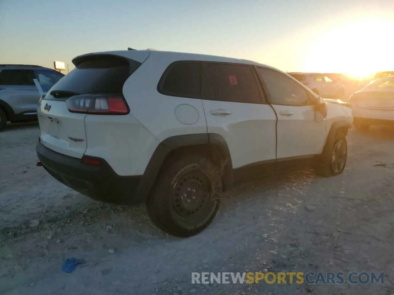 3 Фотография поврежденного автомобиля 1C4PJMBX7KD196561 JEEP CHEROKEE 2019