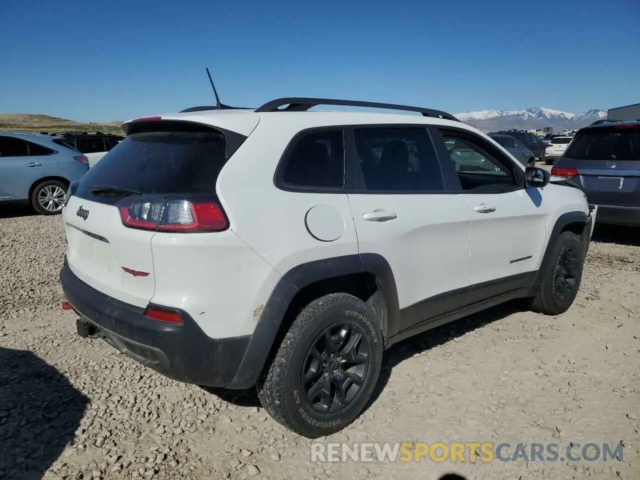 3 Photograph of a damaged car 1C4PJMBX7KD336494 JEEP CHEROKEE 2019