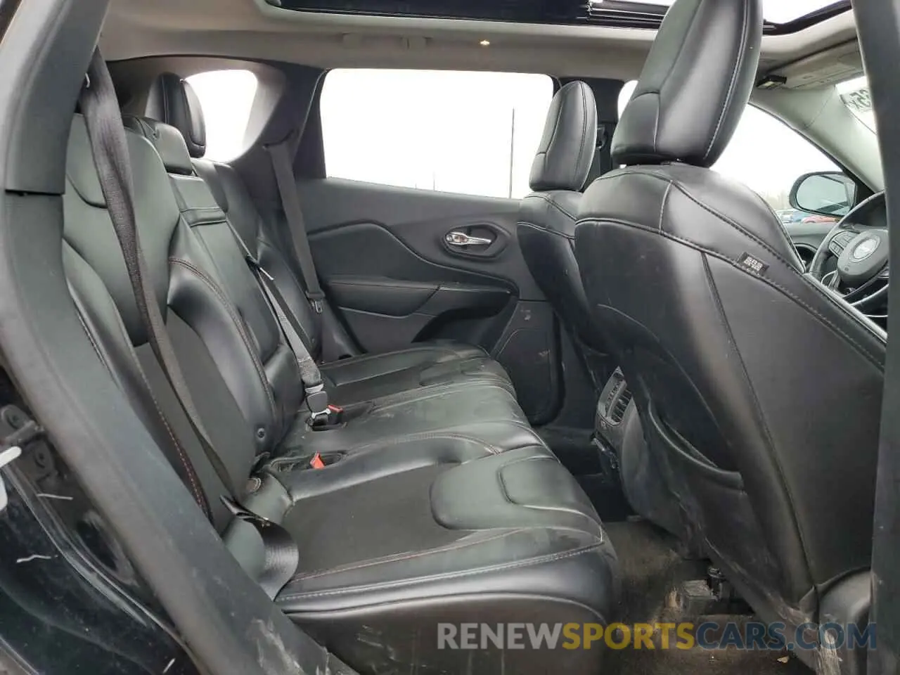 11 Photograph of a damaged car 1C4PJMBX7KD341534 JEEP CHEROKEE 2019