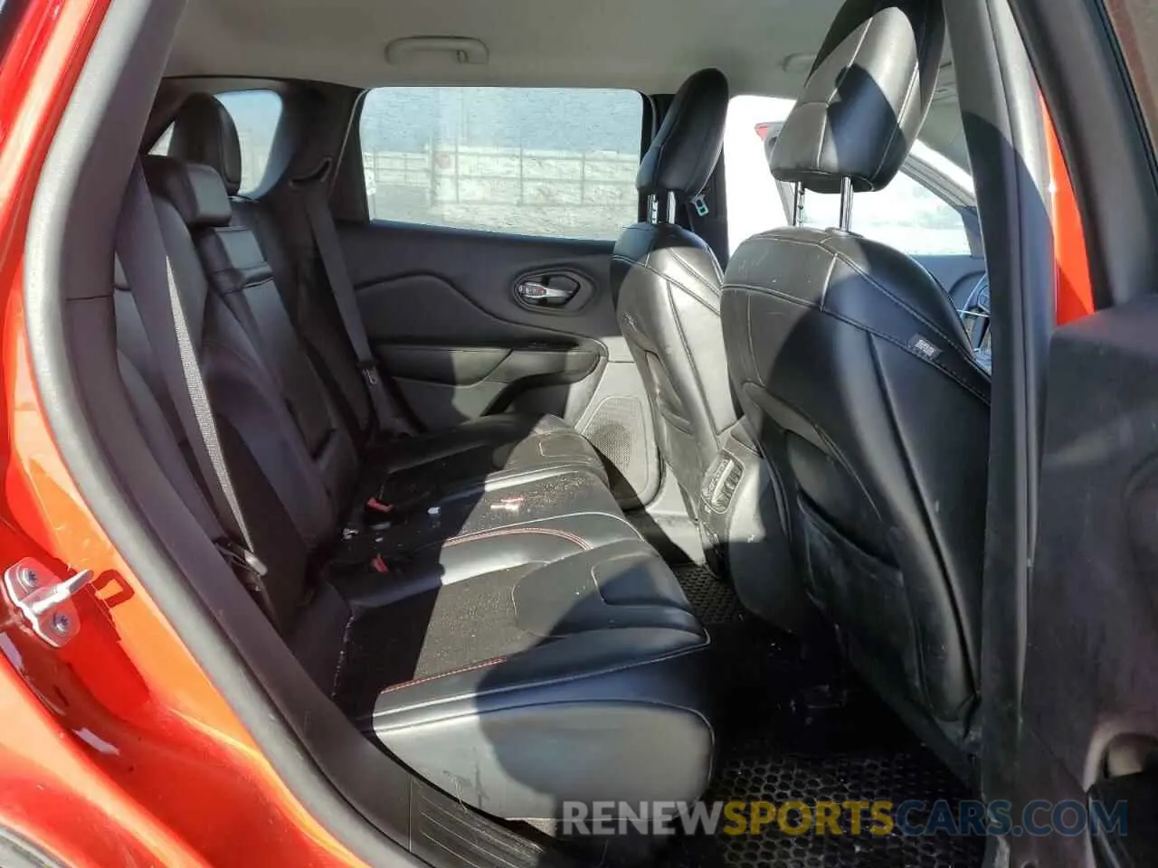 11 Photograph of a damaged car 1C4PJMBX7KD361816 JEEP CHEROKEE 2019