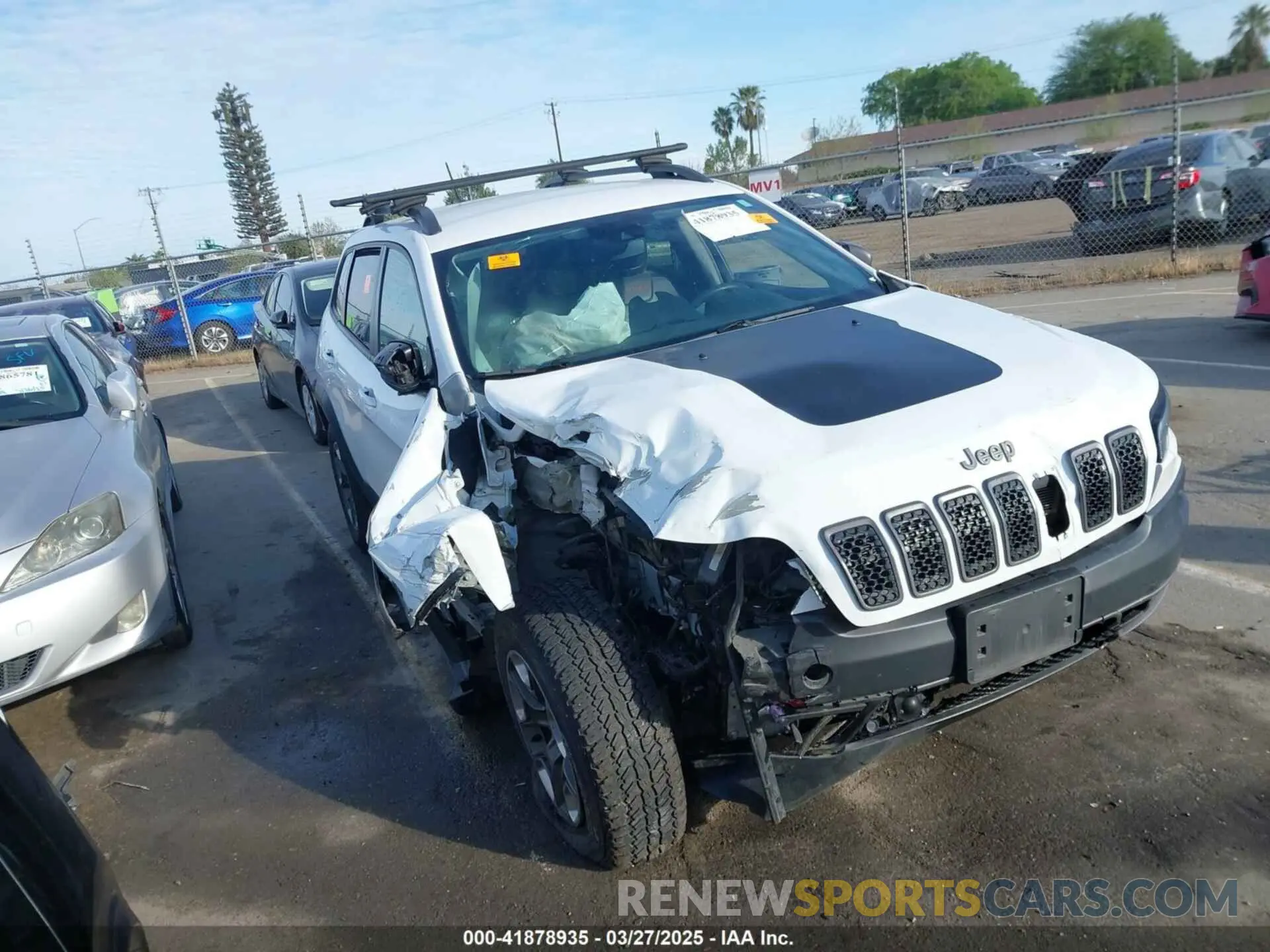 1 Фотография поврежденного автомобиля 1C4PJMBX7KD410612 JEEP CHEROKEE 2019