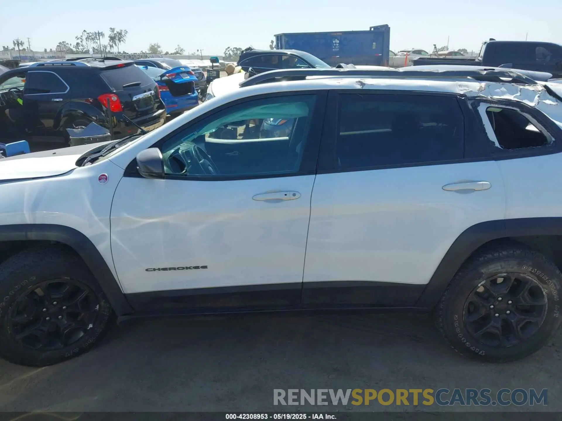 14 Фотография поврежденного автомобиля 1C4PJMBX8KD258582 JEEP CHEROKEE 2019