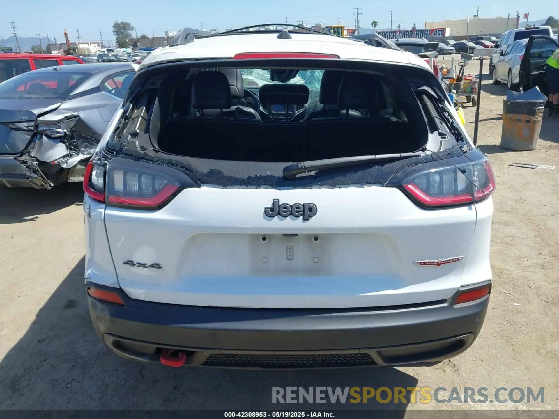 16 Фотография поврежденного автомобиля 1C4PJMBX8KD258582 JEEP CHEROKEE 2019