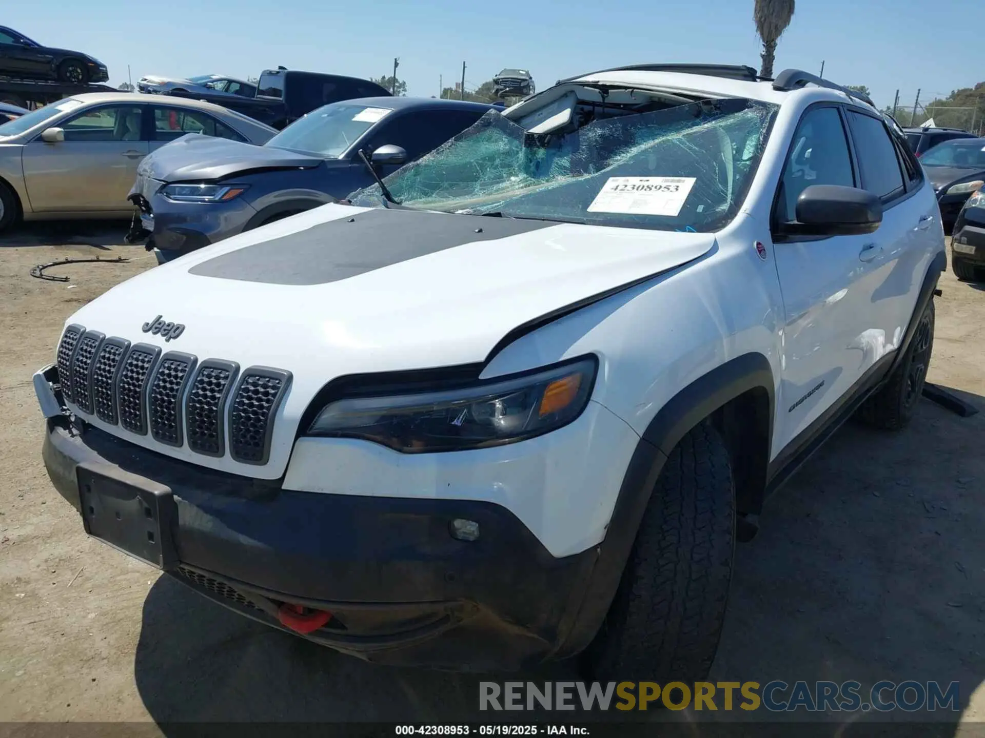 2 Фотография поврежденного автомобиля 1C4PJMBX8KD258582 JEEP CHEROKEE 2019