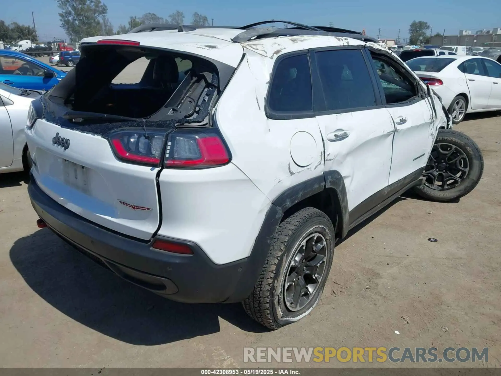4 Фотография поврежденного автомобиля 1C4PJMBX8KD258582 JEEP CHEROKEE 2019