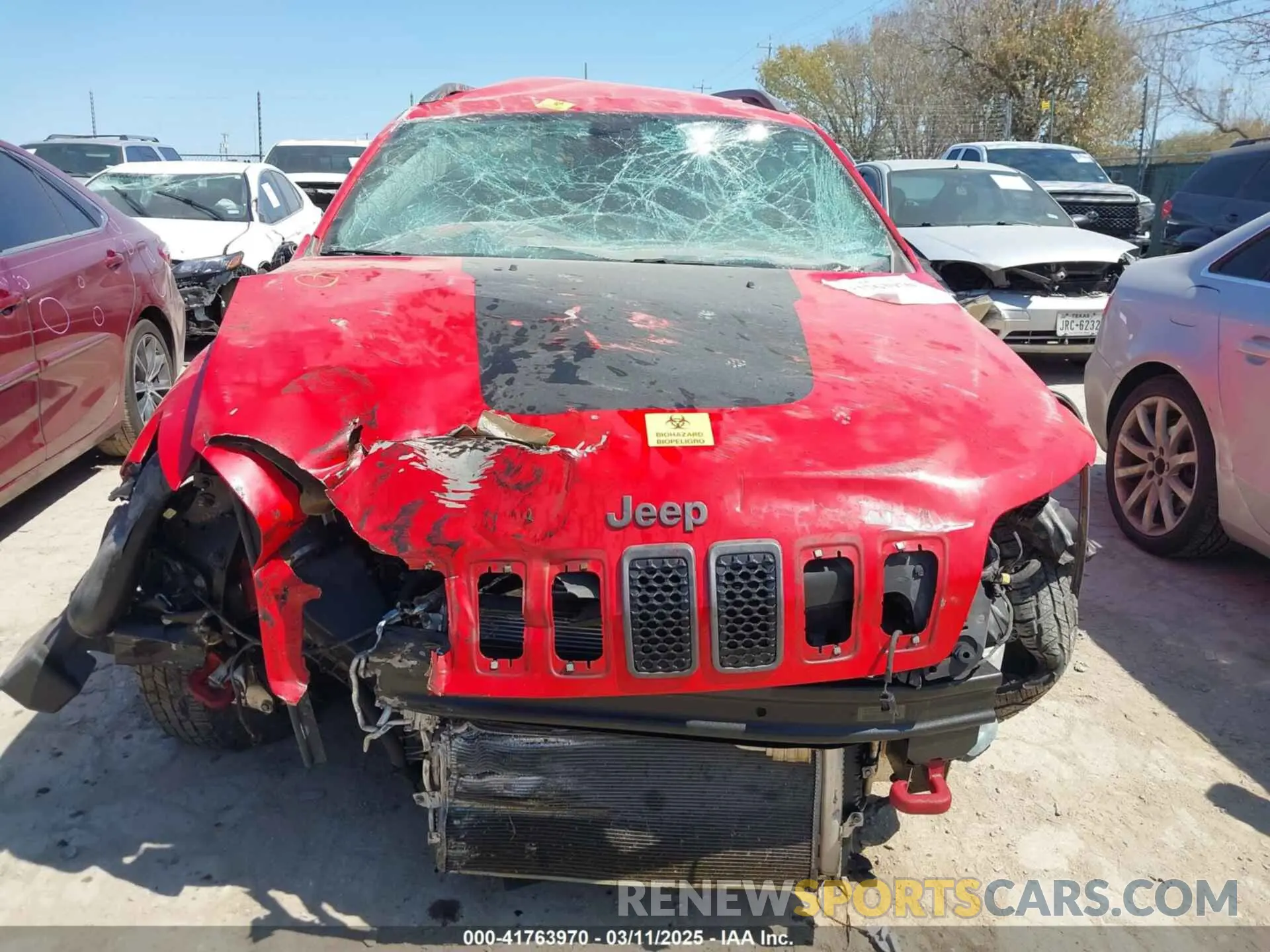 11 Photograph of a damaged car 1C4PJMBX8KD305108 JEEP CHEROKEE 2019