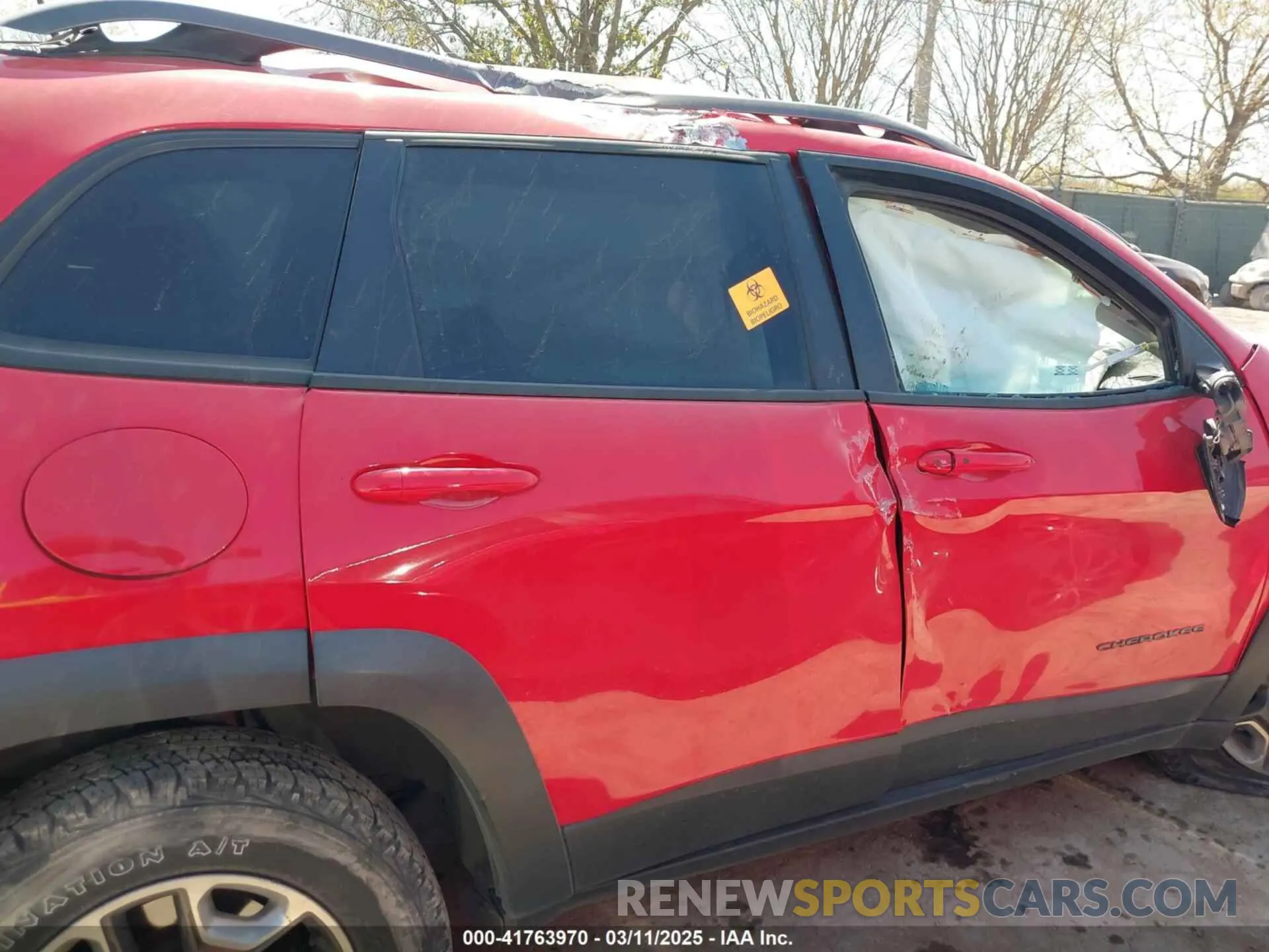 12 Photograph of a damaged car 1C4PJMBX8KD305108 JEEP CHEROKEE 2019