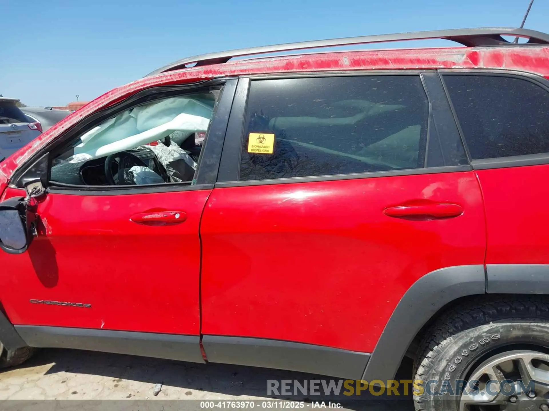 13 Photograph of a damaged car 1C4PJMBX8KD305108 JEEP CHEROKEE 2019