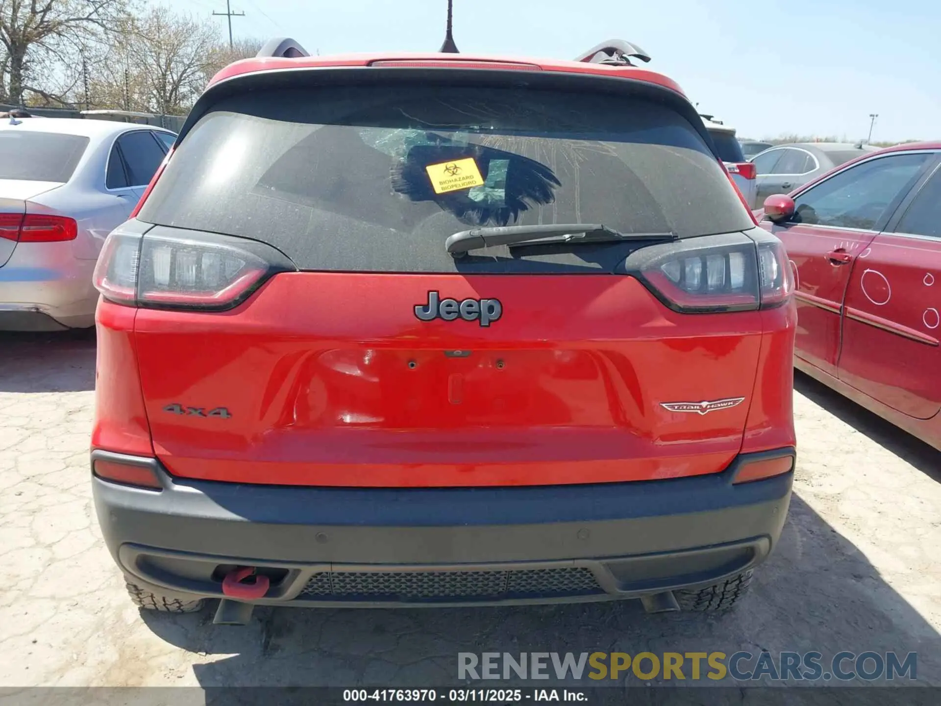 15 Photograph of a damaged car 1C4PJMBX8KD305108 JEEP CHEROKEE 2019