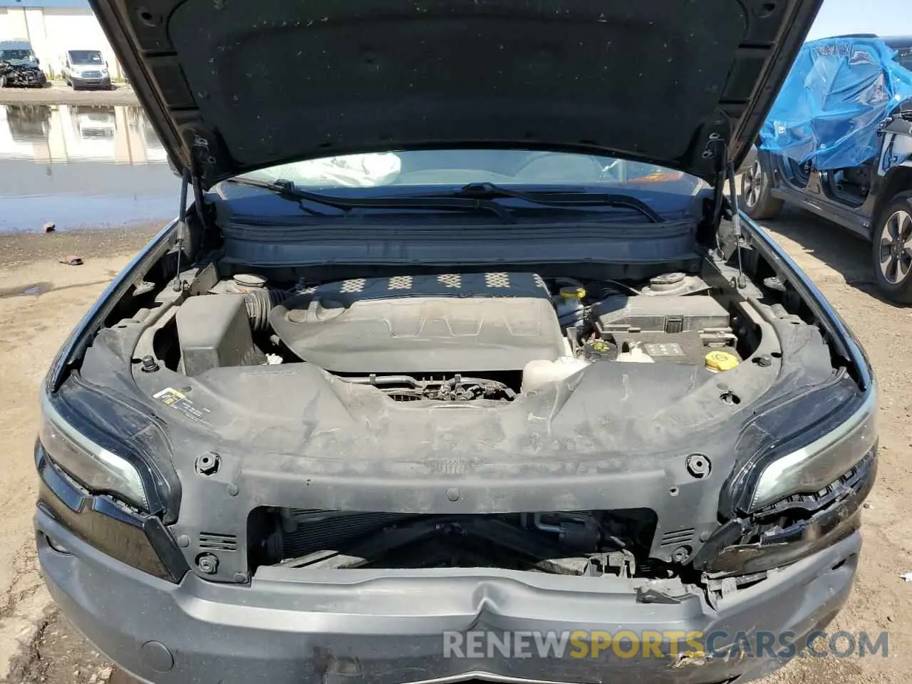 11 Photograph of a damaged car 1C4PJMBX8KD363445 JEEP CHEROKEE 2019