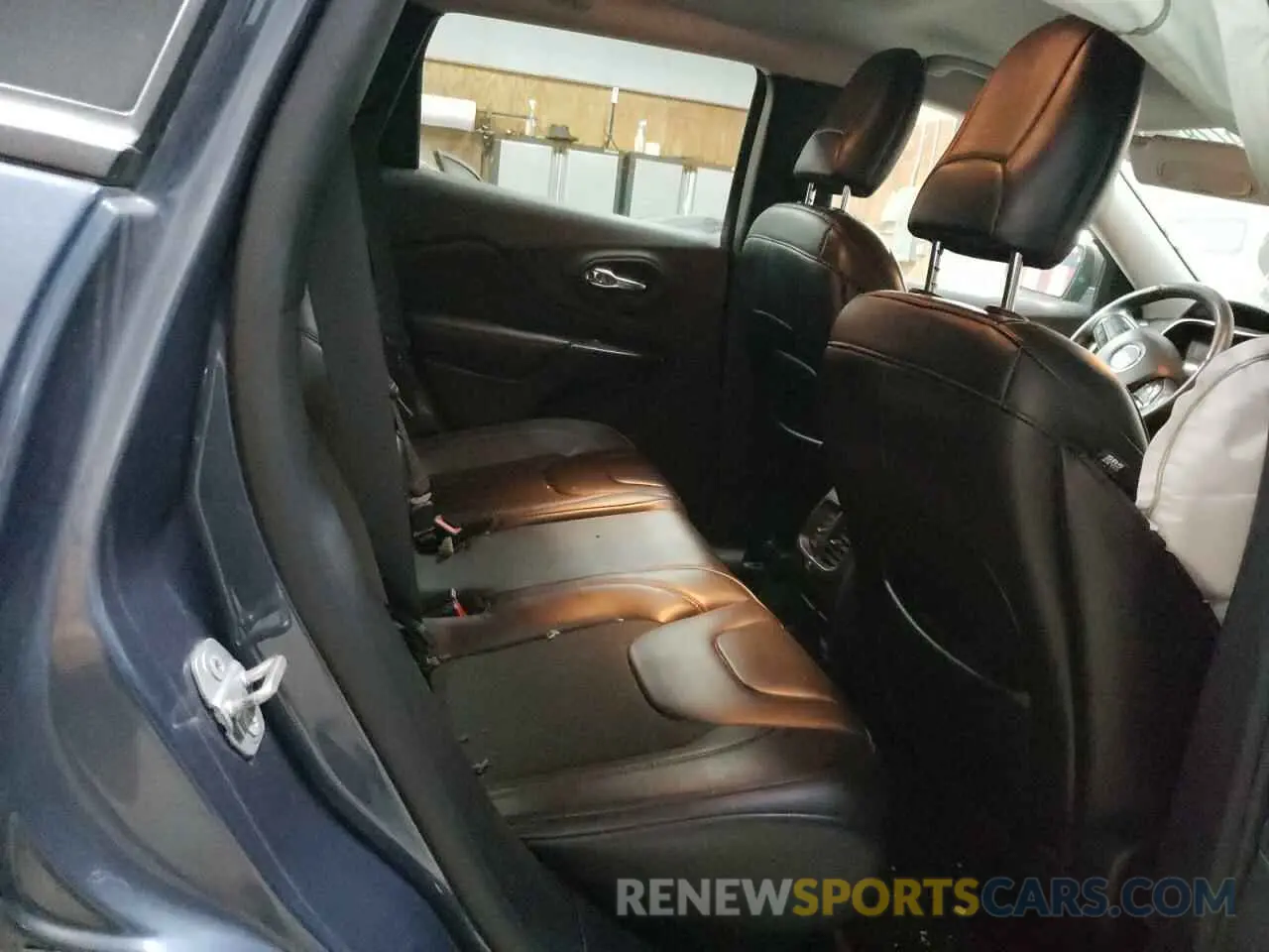 11 Photograph of a damaged car 1C4PJMBX8KD395635 JEEP CHEROKEE 2019