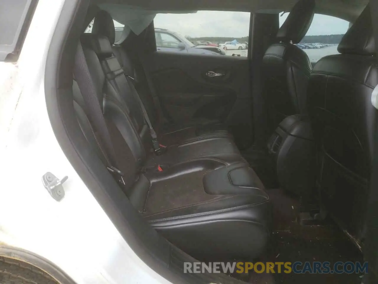 11 Photograph of a damaged car 1C4PJMBX9KD256968 JEEP CHEROKEE 2019