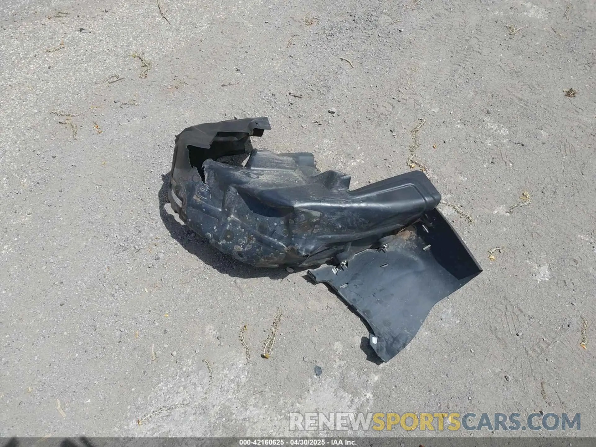 18 Photograph of a damaged car 1C4PJMBX9KD277416 JEEP CHEROKEE 2019