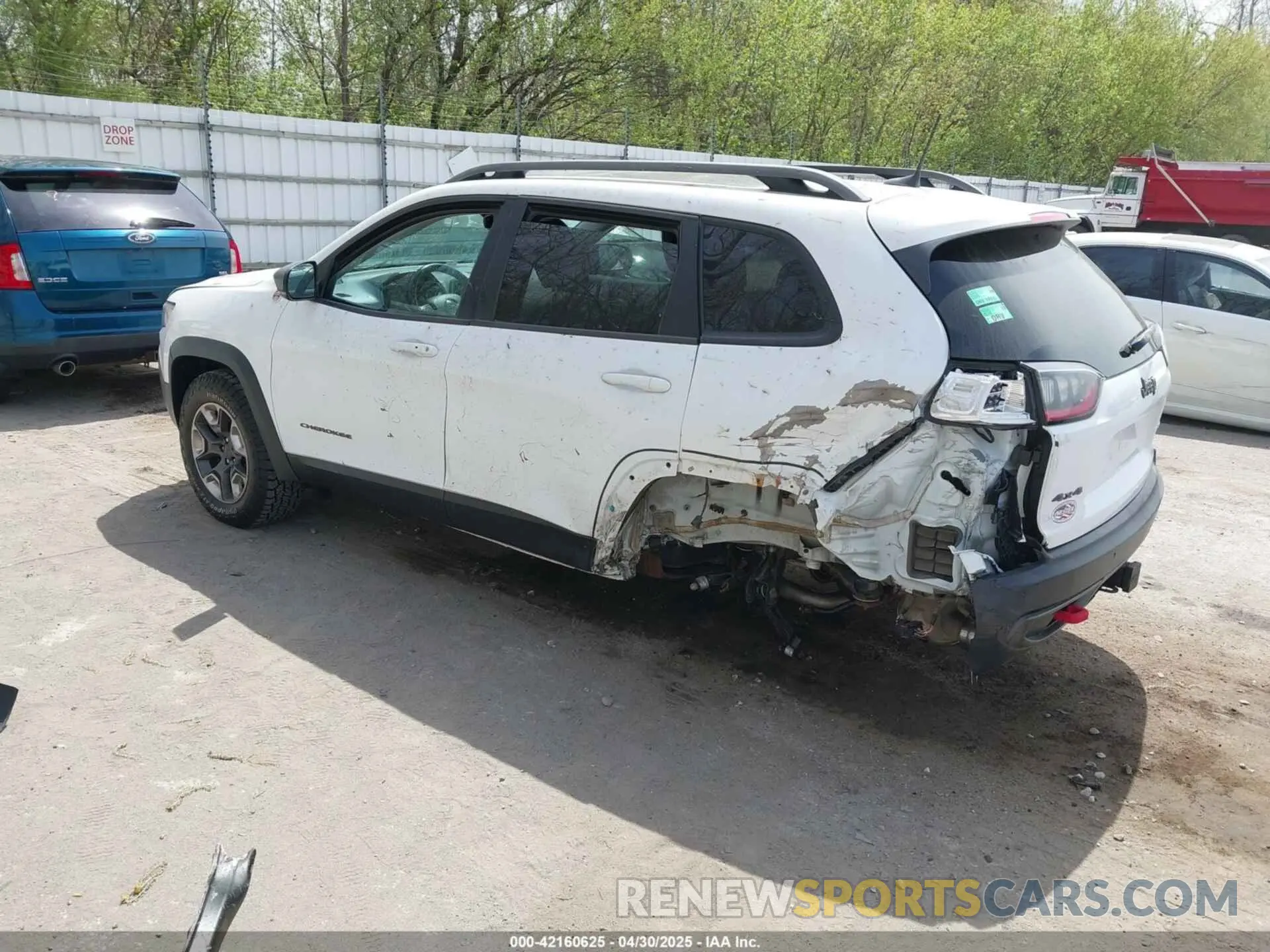 3 Photograph of a damaged car 1C4PJMBX9KD277416 JEEP CHEROKEE 2019
