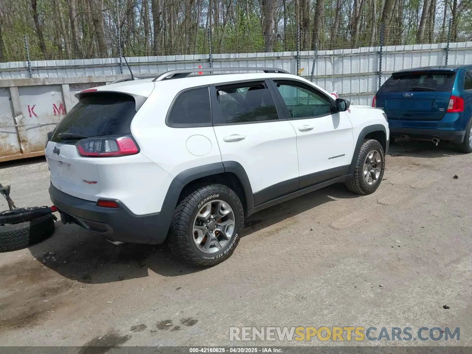 4 Photograph of a damaged car 1C4PJMBX9KD277416 JEEP CHEROKEE 2019