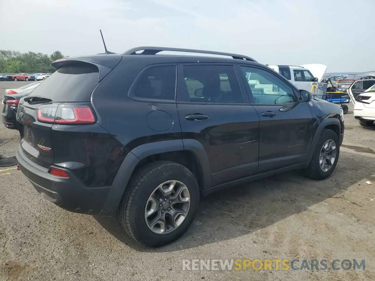 3 Photograph of a damaged car 1C4PJMBXXKD471338 JEEP CHEROKEE 2019