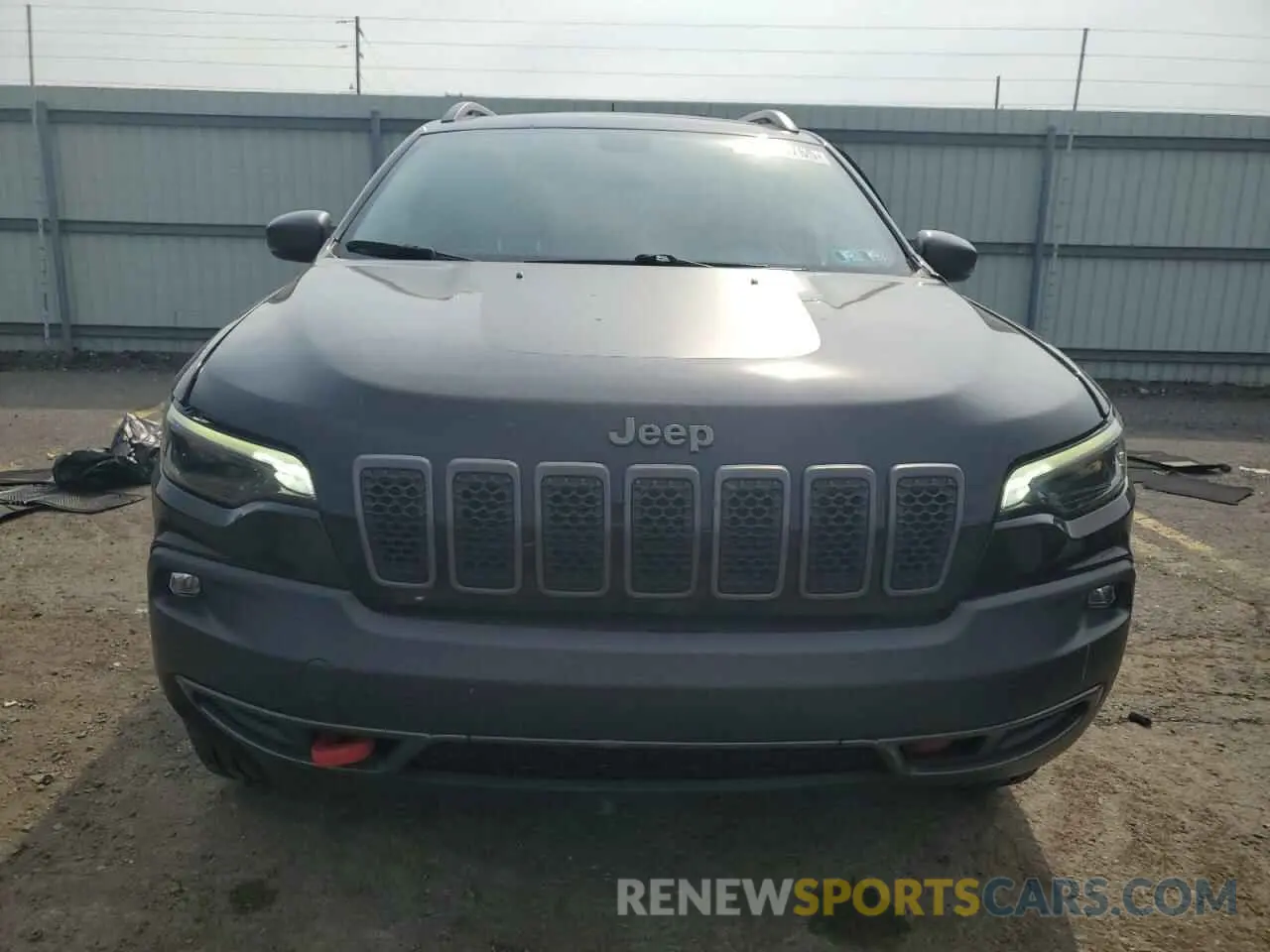 5 Photograph of a damaged car 1C4PJMBXXKD471338 JEEP CHEROKEE 2019