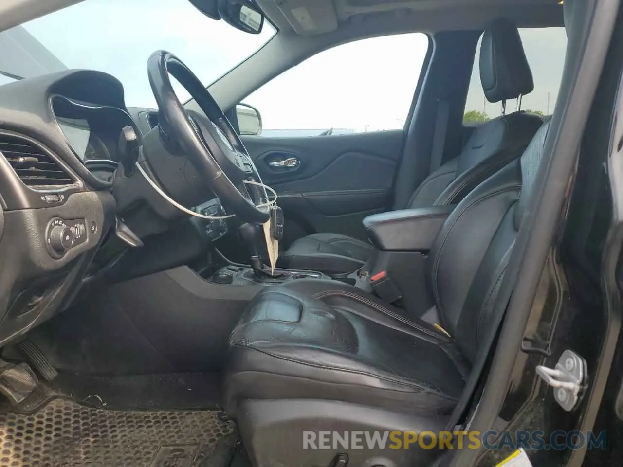 7 Photograph of a damaged car 1C4PJMBXXKD471338 JEEP CHEROKEE 2019