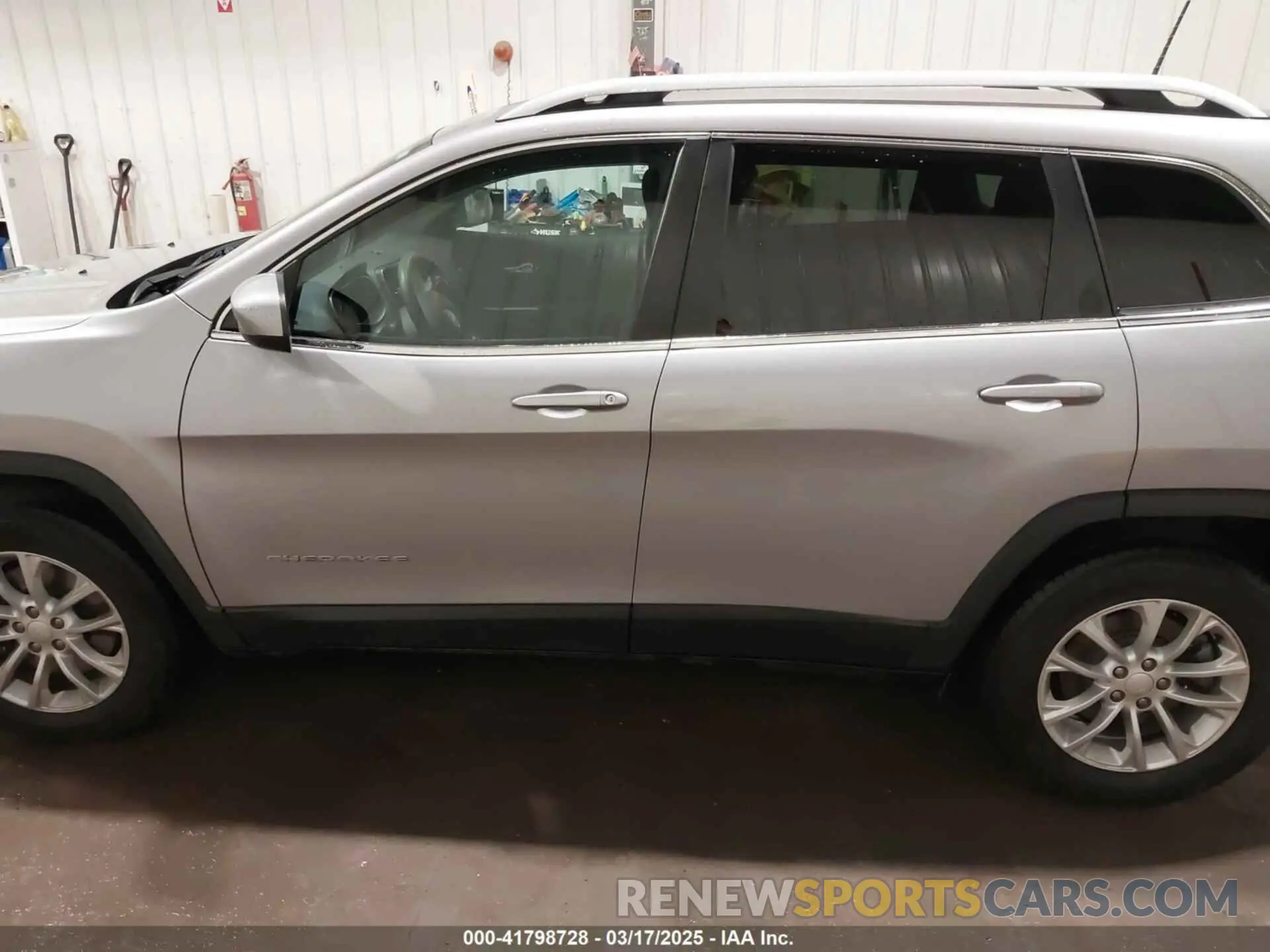 14 Фотография поврежденного автомобиля 1C4PJMCB0KD122398 JEEP CHEROKEE 2019