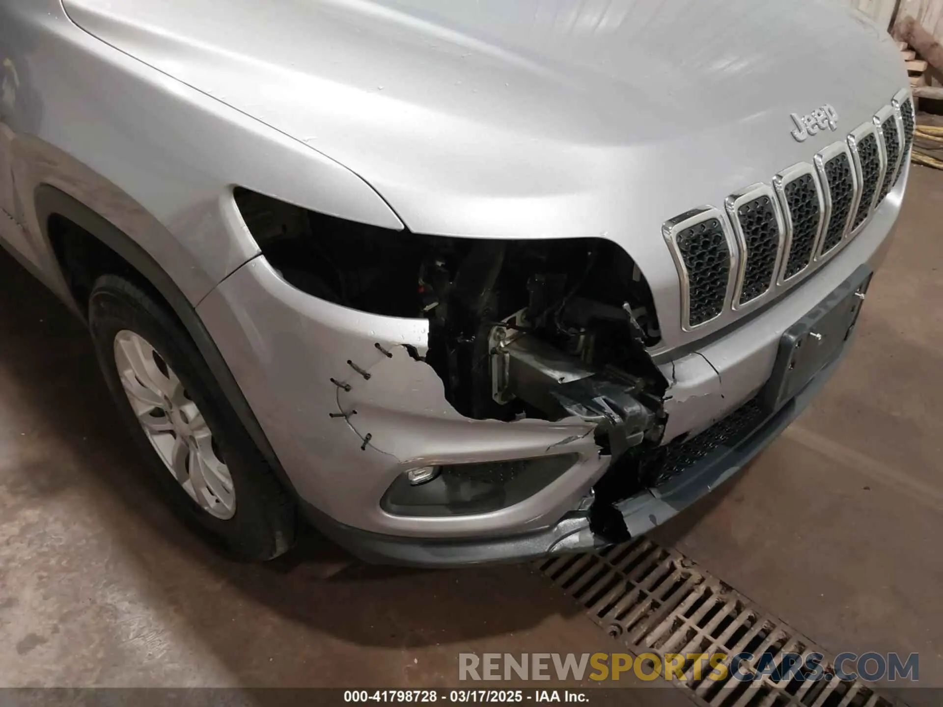 6 Фотография поврежденного автомобиля 1C4PJMCB0KD122398 JEEP CHEROKEE 2019
