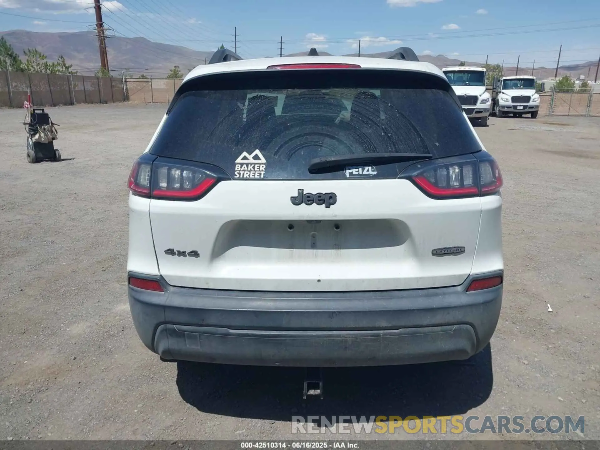 16 Photograph of a damaged car 1C4PJMCB0KD161976 JEEP CHEROKEE 2019