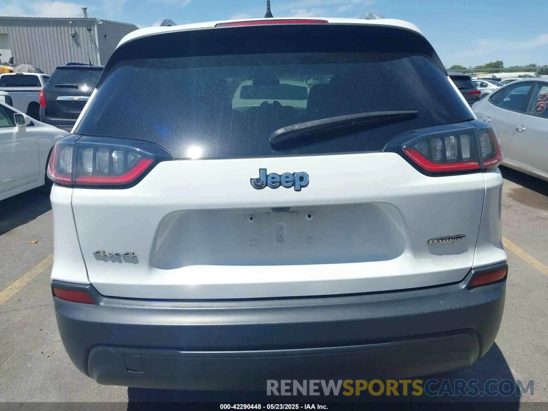 16 Photograph of a damaged car 1C4PJMCB1KD228813 JEEP CHEROKEE 2019