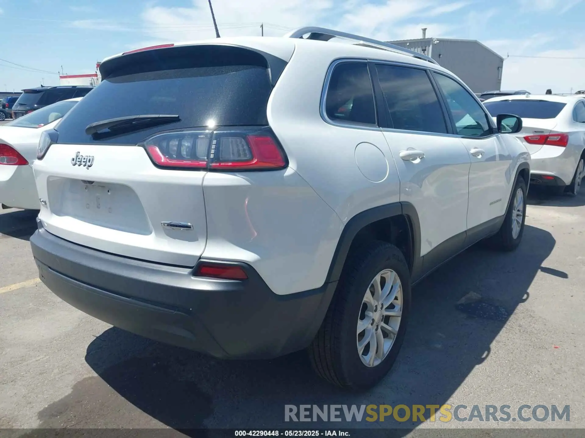 4 Photograph of a damaged car 1C4PJMCB1KD228813 JEEP CHEROKEE 2019