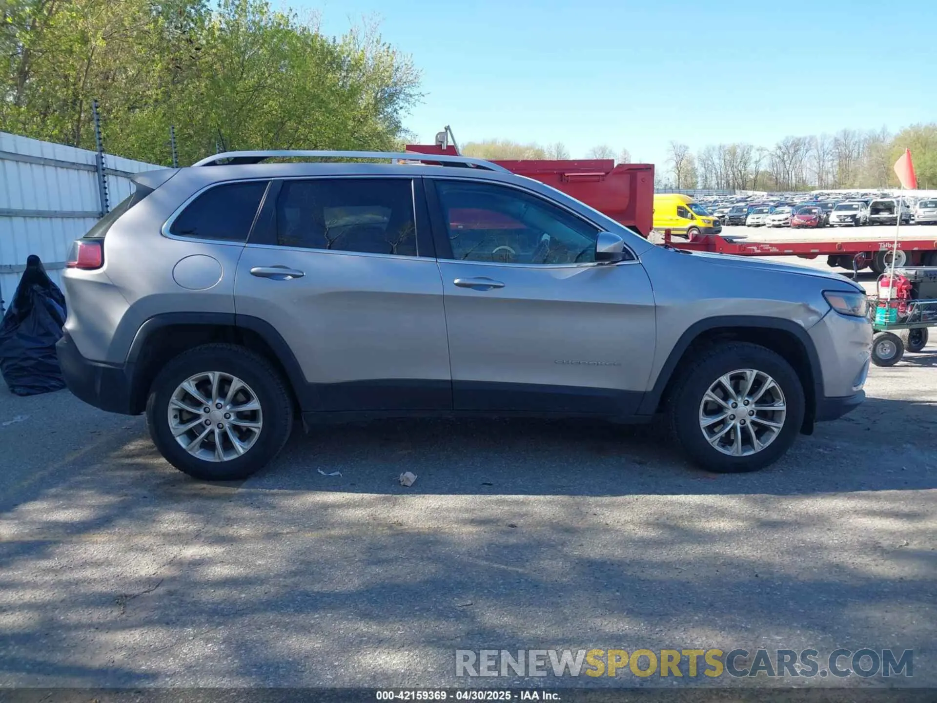 13 Photograph of a damaged car 1C4PJMCB2KD194252 JEEP CHEROKEE 2019