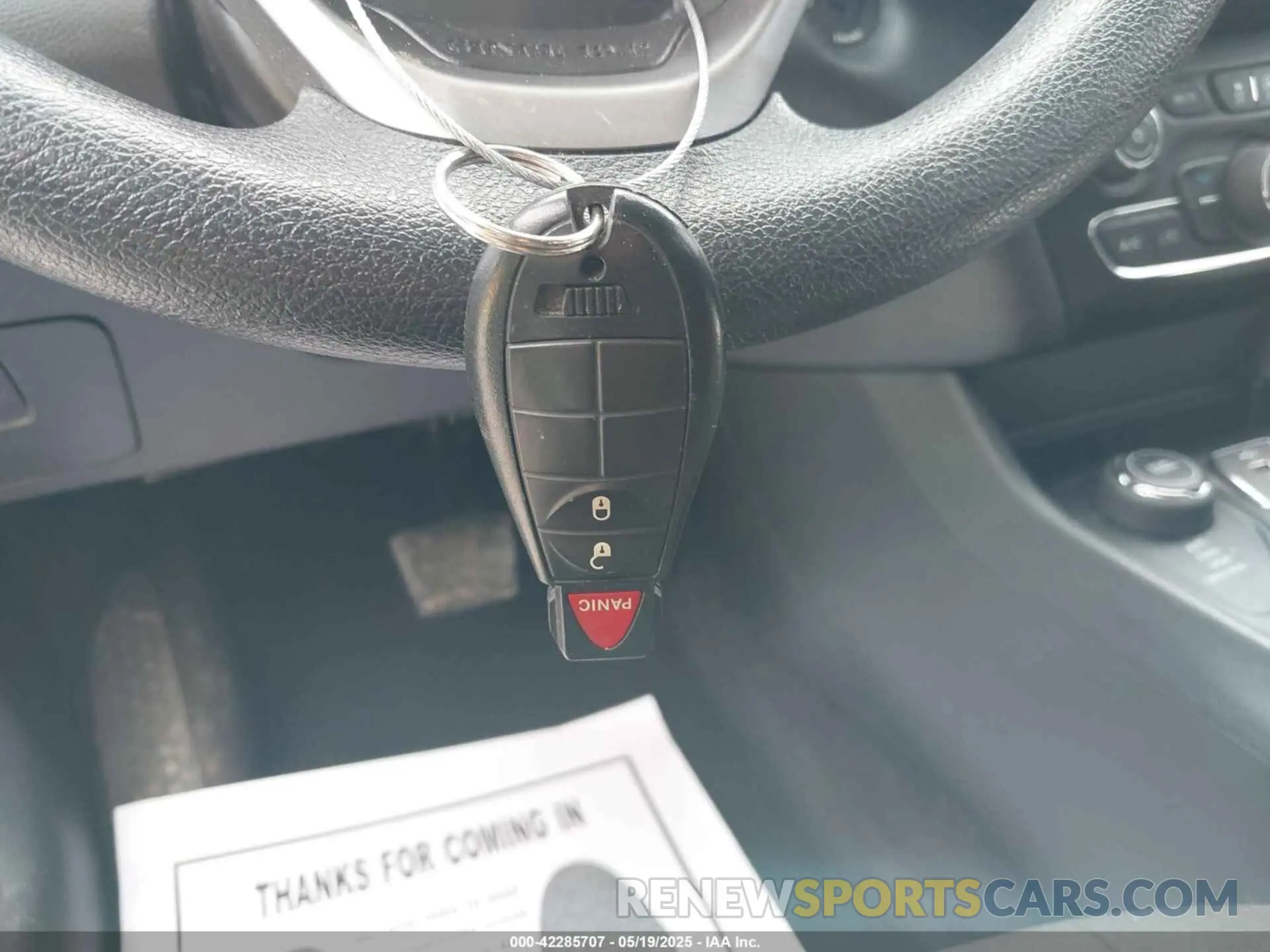 11 Photograph of a damaged car 1C4PJMCB2KD283559 JEEP CHEROKEE 2019