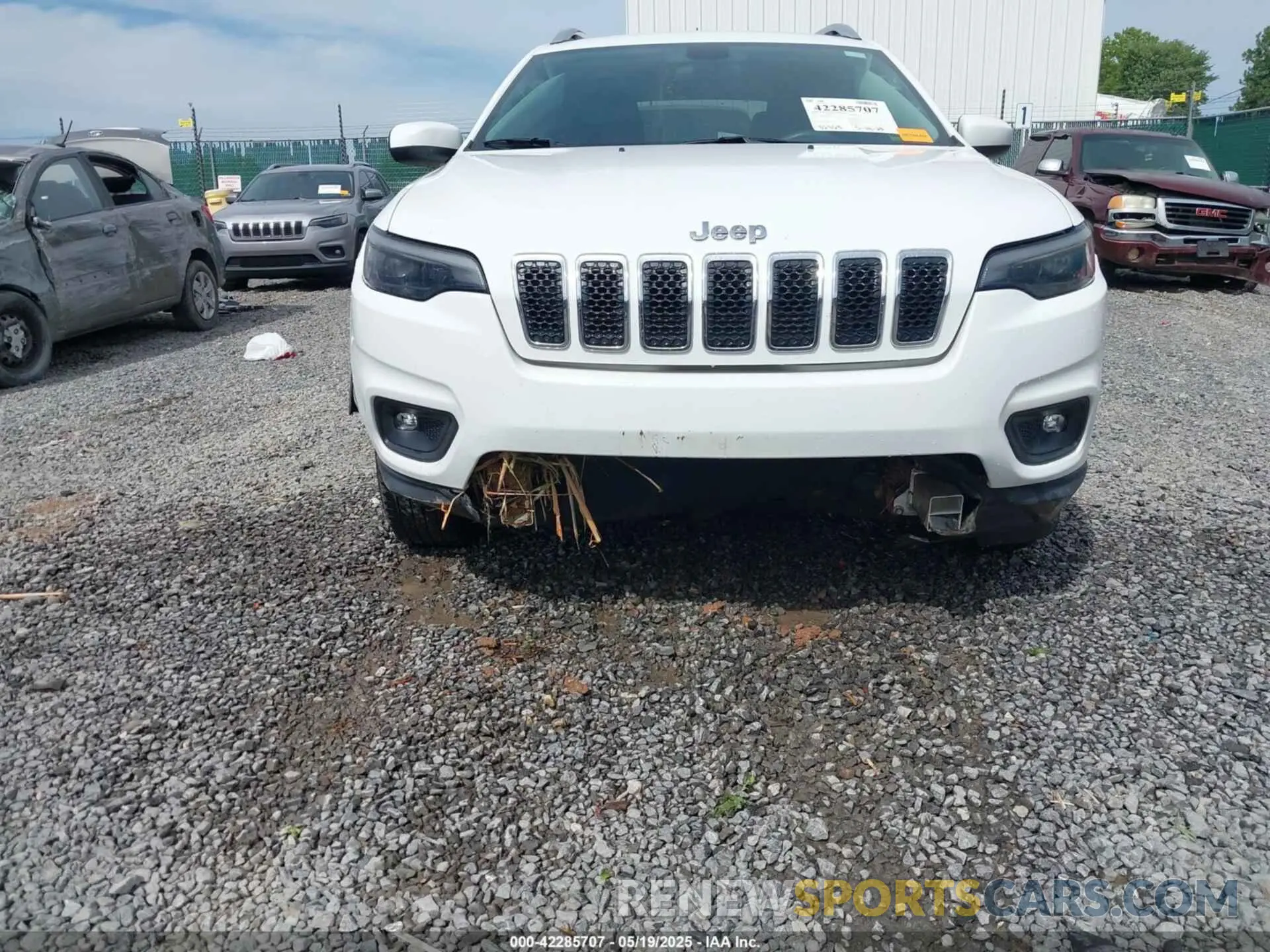 6 Photograph of a damaged car 1C4PJMCB2KD283559 JEEP CHEROKEE 2019