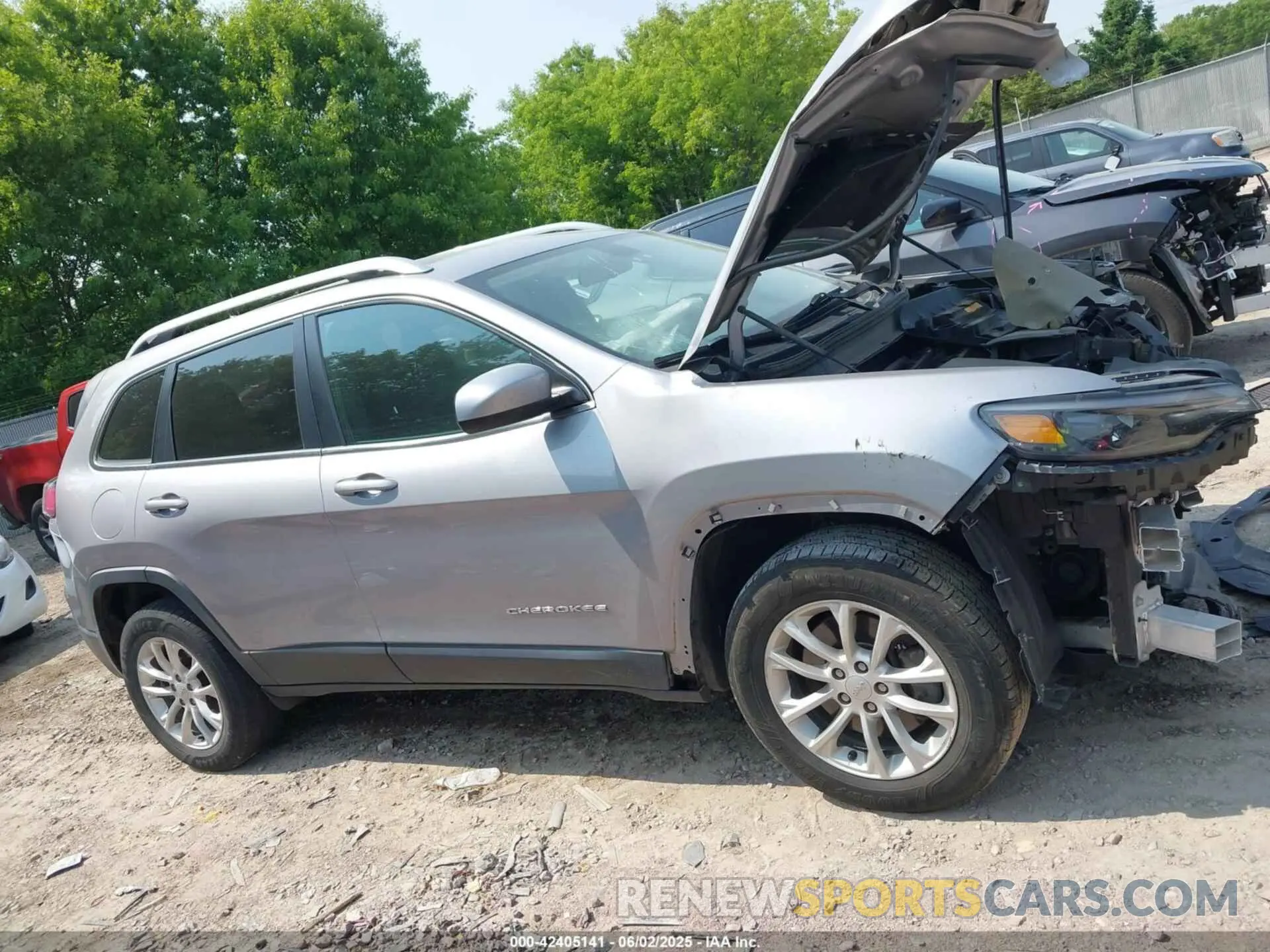 13 Photograph of a damaged car 1C4PJMCB2KD394337 JEEP CHEROKEE 2019