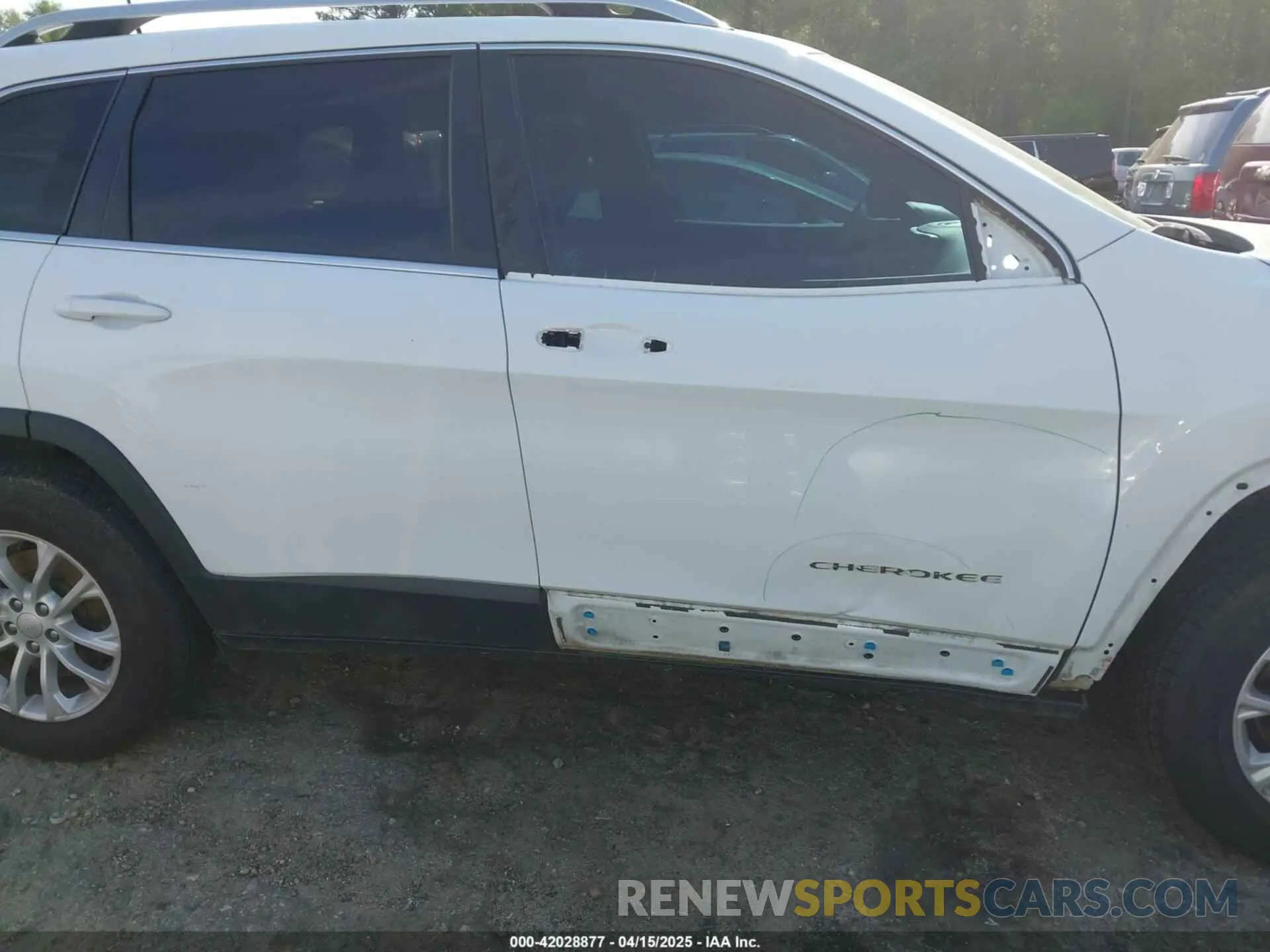 14 Фотография поврежденного автомобиля 1C4PJMCB3KD425451 JEEP CHEROKEE 2019