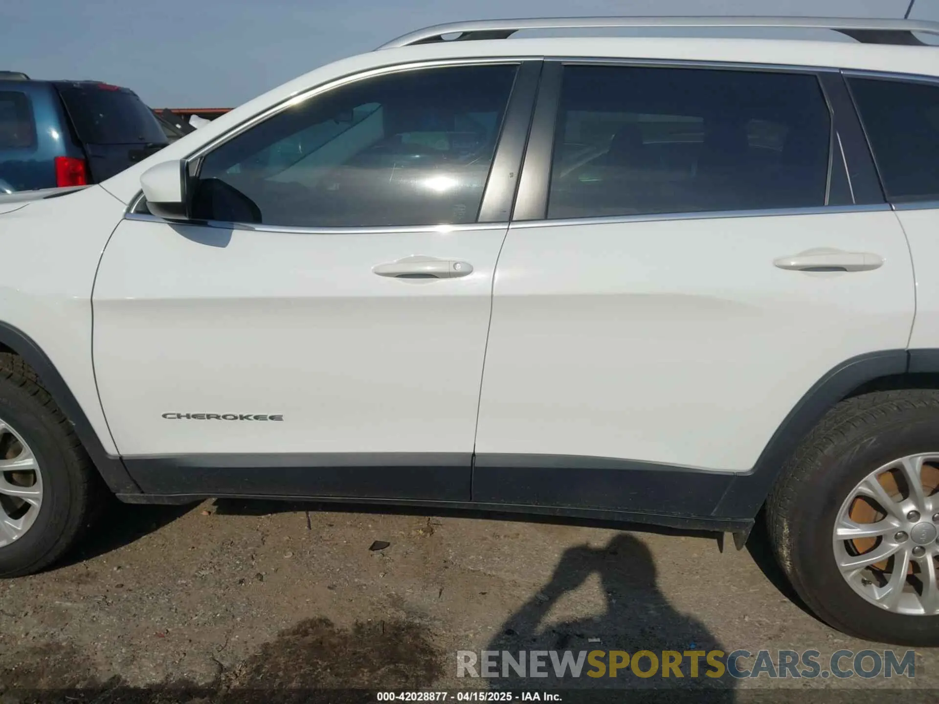 15 Фотография поврежденного автомобиля 1C4PJMCB3KD425451 JEEP CHEROKEE 2019