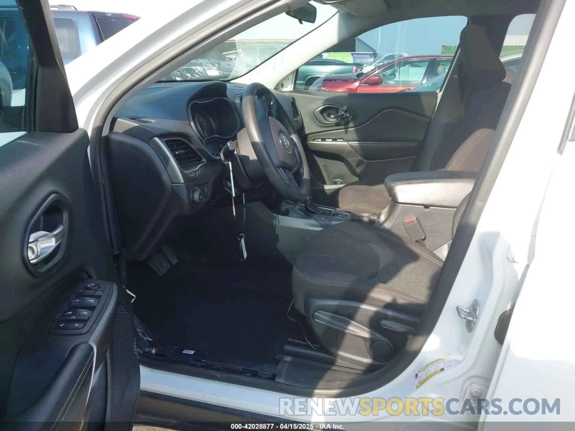 5 Фотография поврежденного автомобиля 1C4PJMCB3KD425451 JEEP CHEROKEE 2019