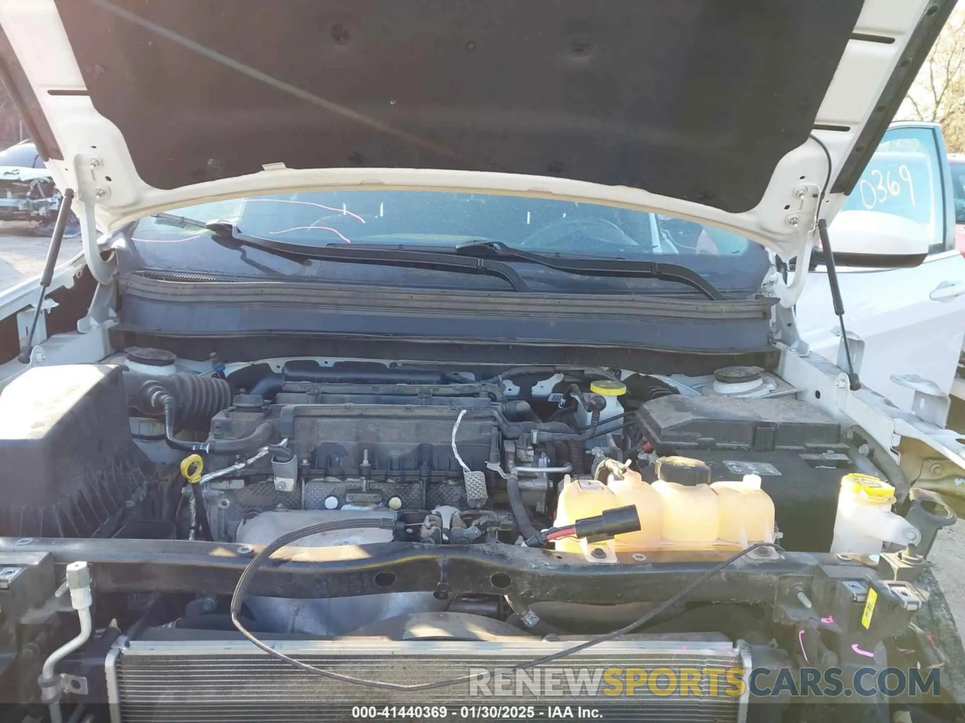 10 Photograph of a damaged car 1C4PJMCB5KD281272 JEEP CHEROKEE 2019