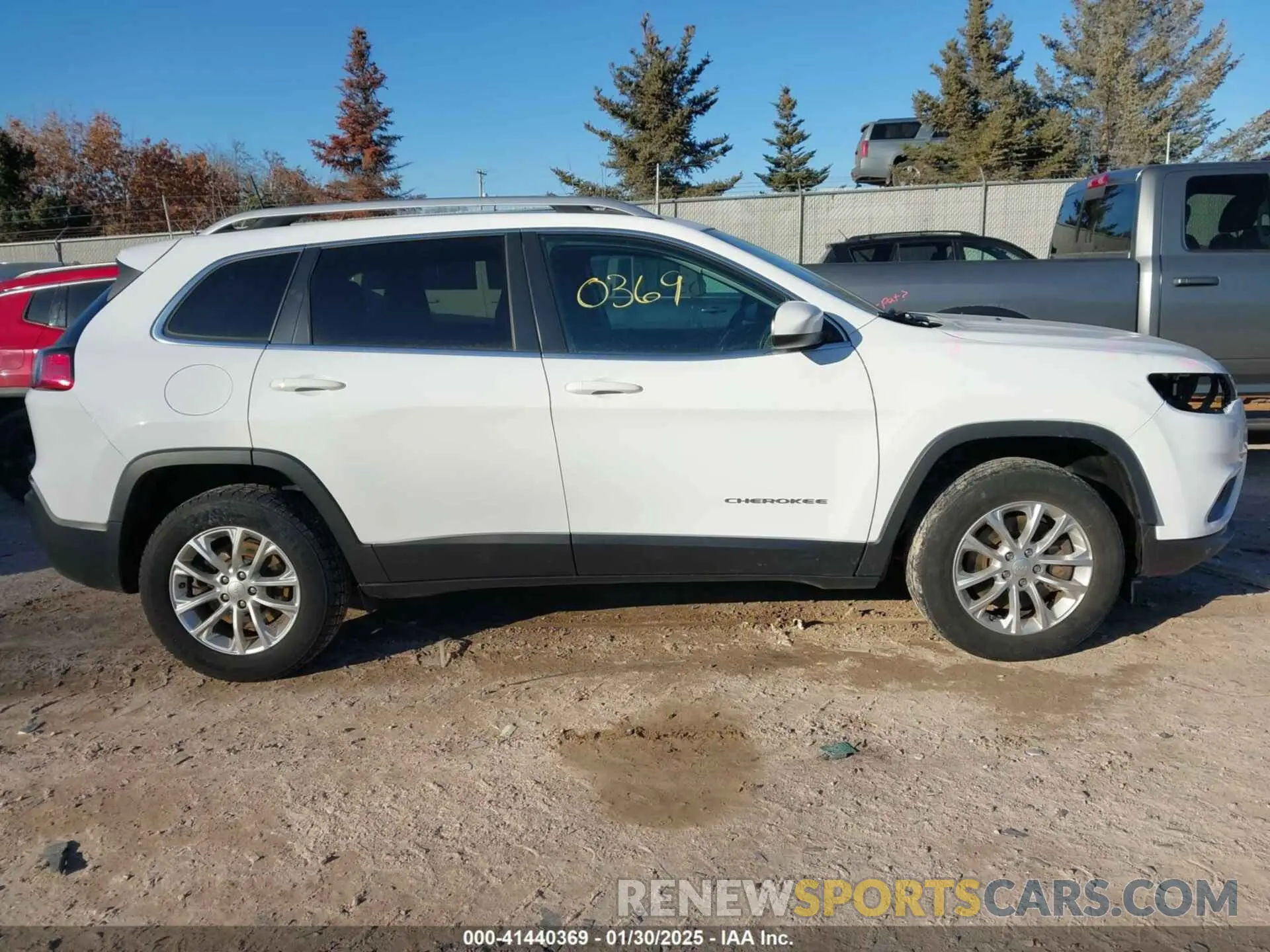 13 Photograph of a damaged car 1C4PJMCB5KD281272 JEEP CHEROKEE 2019