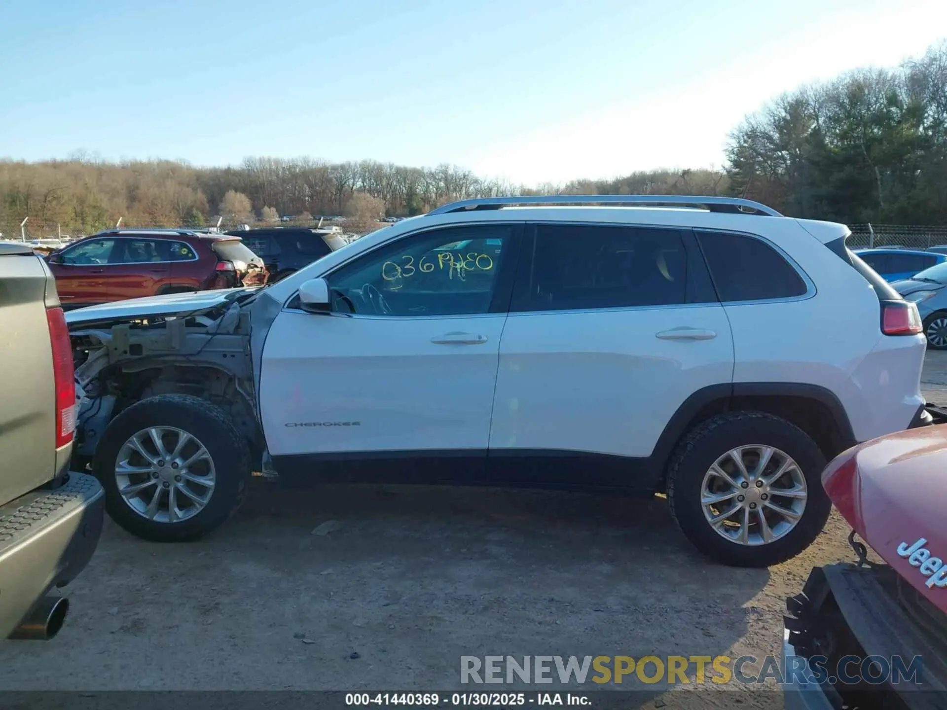 14 Photograph of a damaged car 1C4PJMCB5KD281272 JEEP CHEROKEE 2019