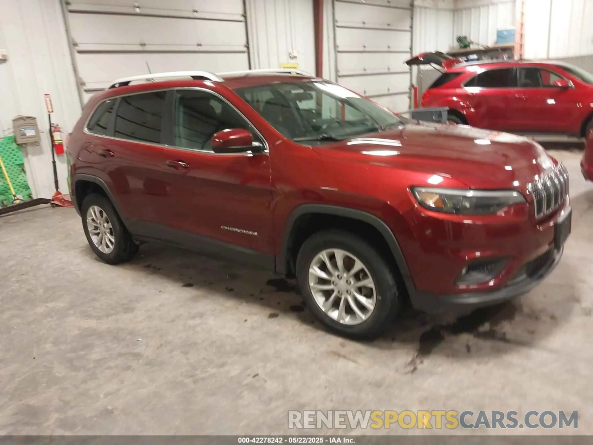 1 Фотография поврежденного автомобиля 1C4PJMCB6KD335596 JEEP CHEROKEE 2019