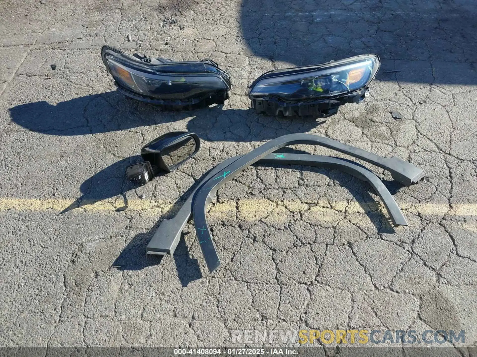 18 Photograph of a damaged car 1C4PJMCB9KD351369 JEEP CHEROKEE 2019