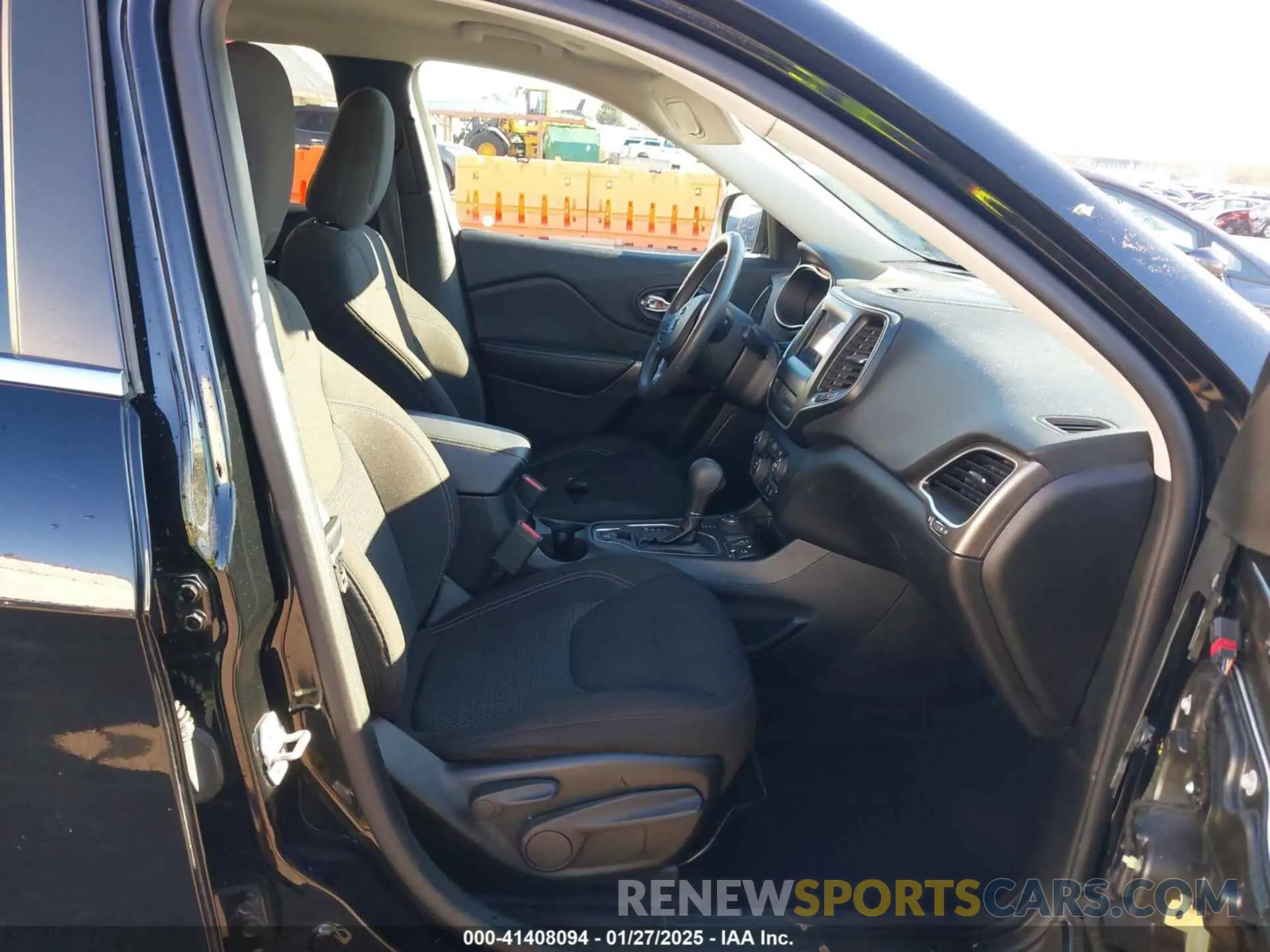 5 Photograph of a damaged car 1C4PJMCB9KD351369 JEEP CHEROKEE 2019