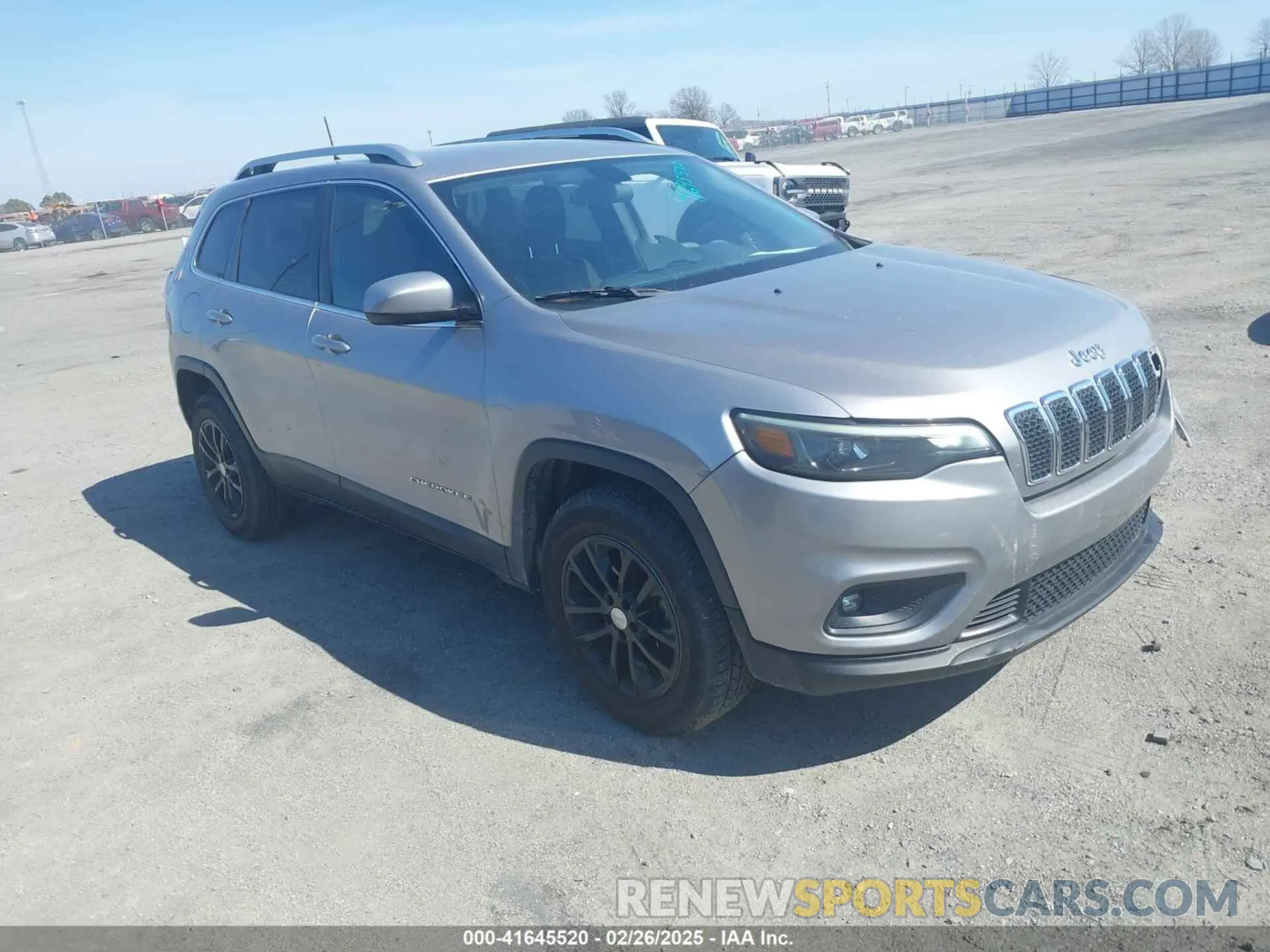1 Photograph of a damaged car 1C4PJMCB9KD442979 JEEP CHEROKEE 2019