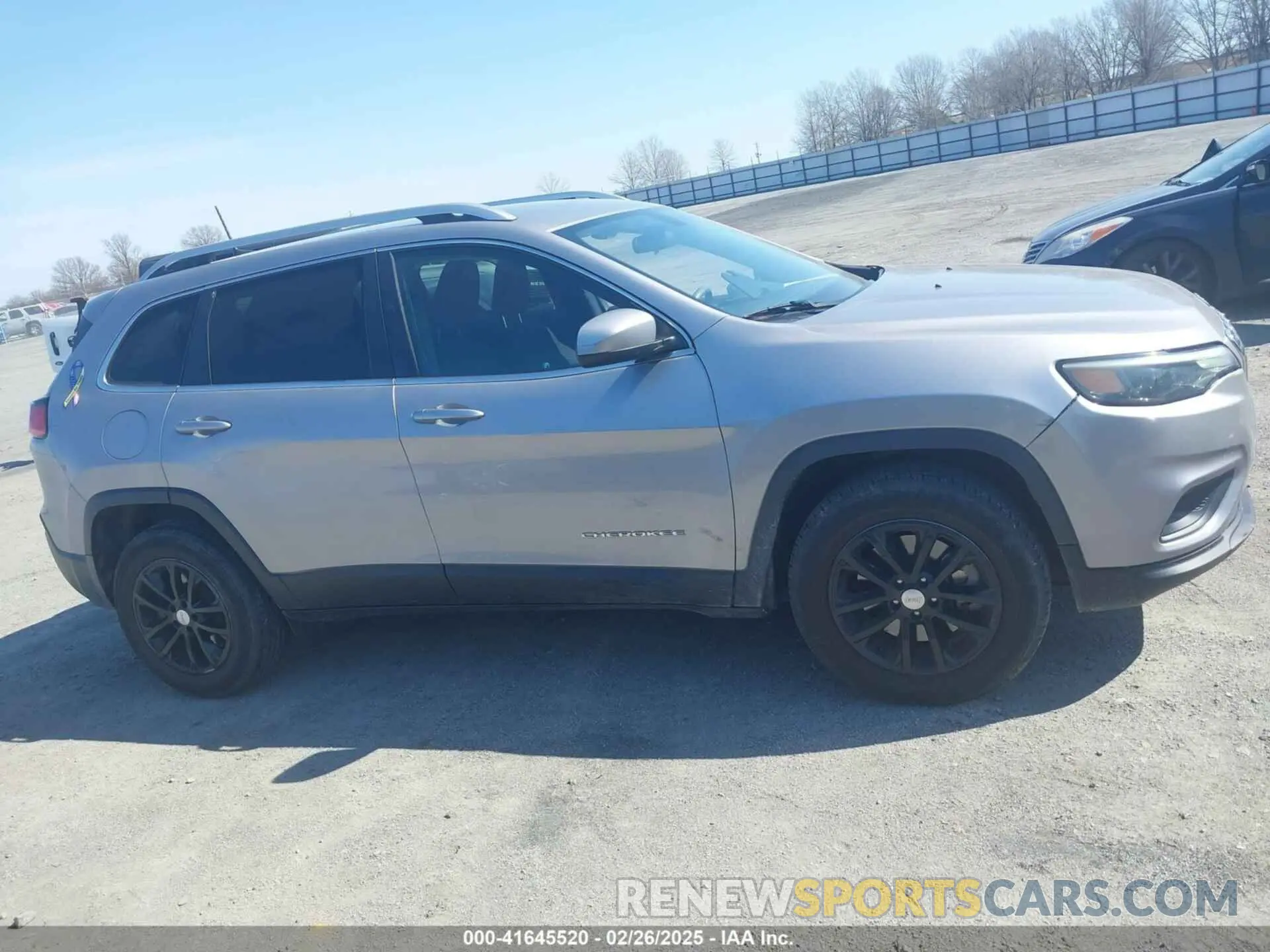 13 Photograph of a damaged car 1C4PJMCB9KD442979 JEEP CHEROKEE 2019