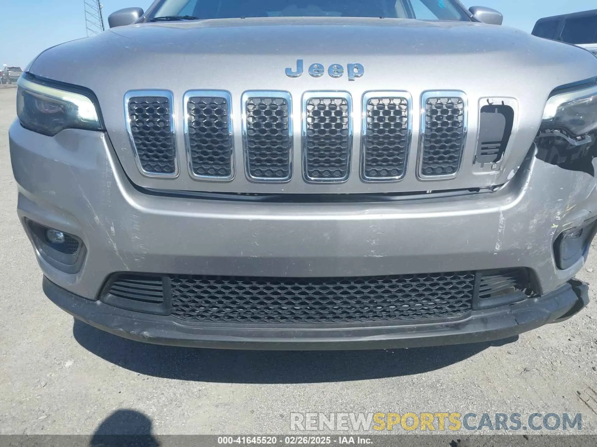 17 Photograph of a damaged car 1C4PJMCB9KD442979 JEEP CHEROKEE 2019