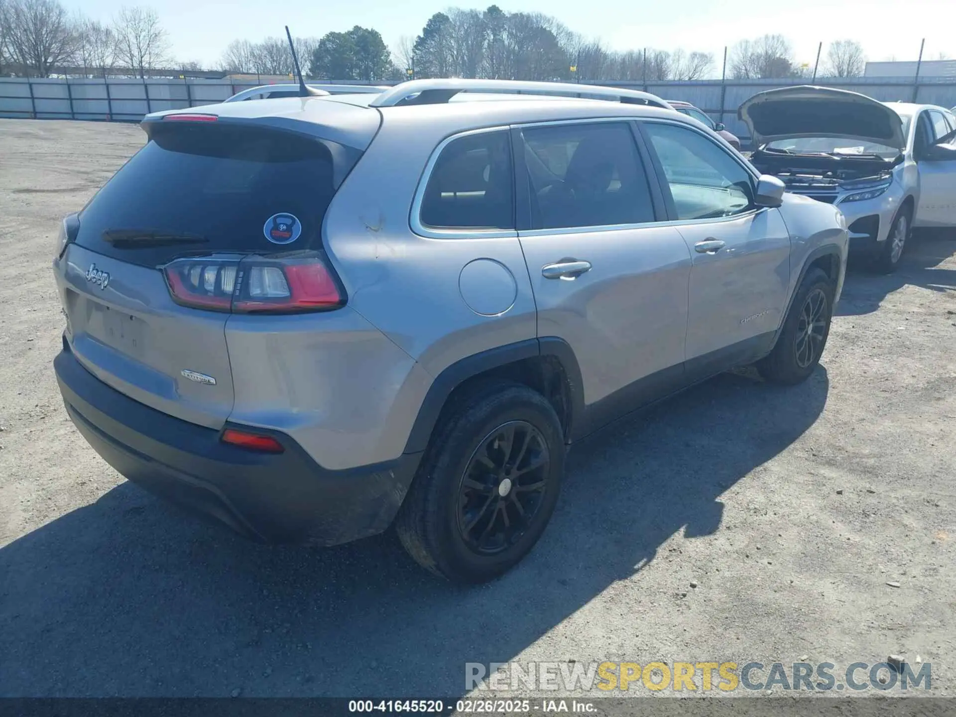 4 Photograph of a damaged car 1C4PJMCB9KD442979 JEEP CHEROKEE 2019