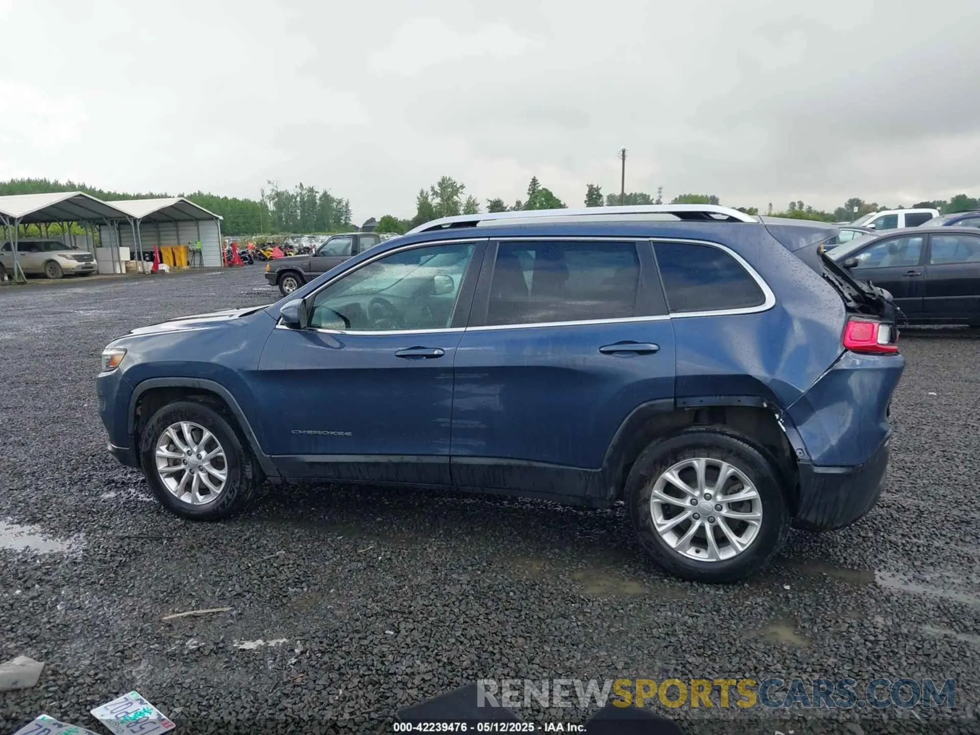 14 Photograph of a damaged car 1C4PJMCX2KD369871 JEEP CHEROKEE 2019