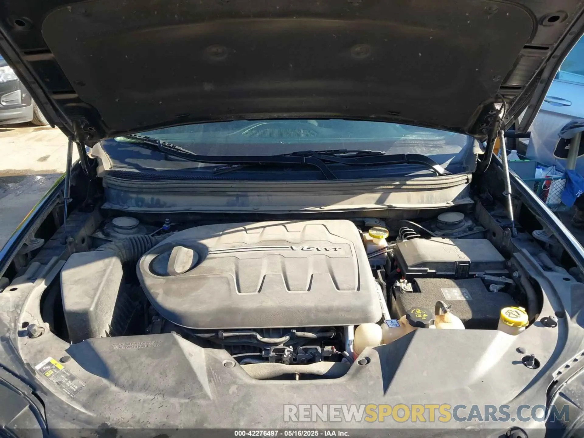 10 Photograph of a damaged car 1C4PJMCX2KD473275 JEEP CHEROKEE 2019