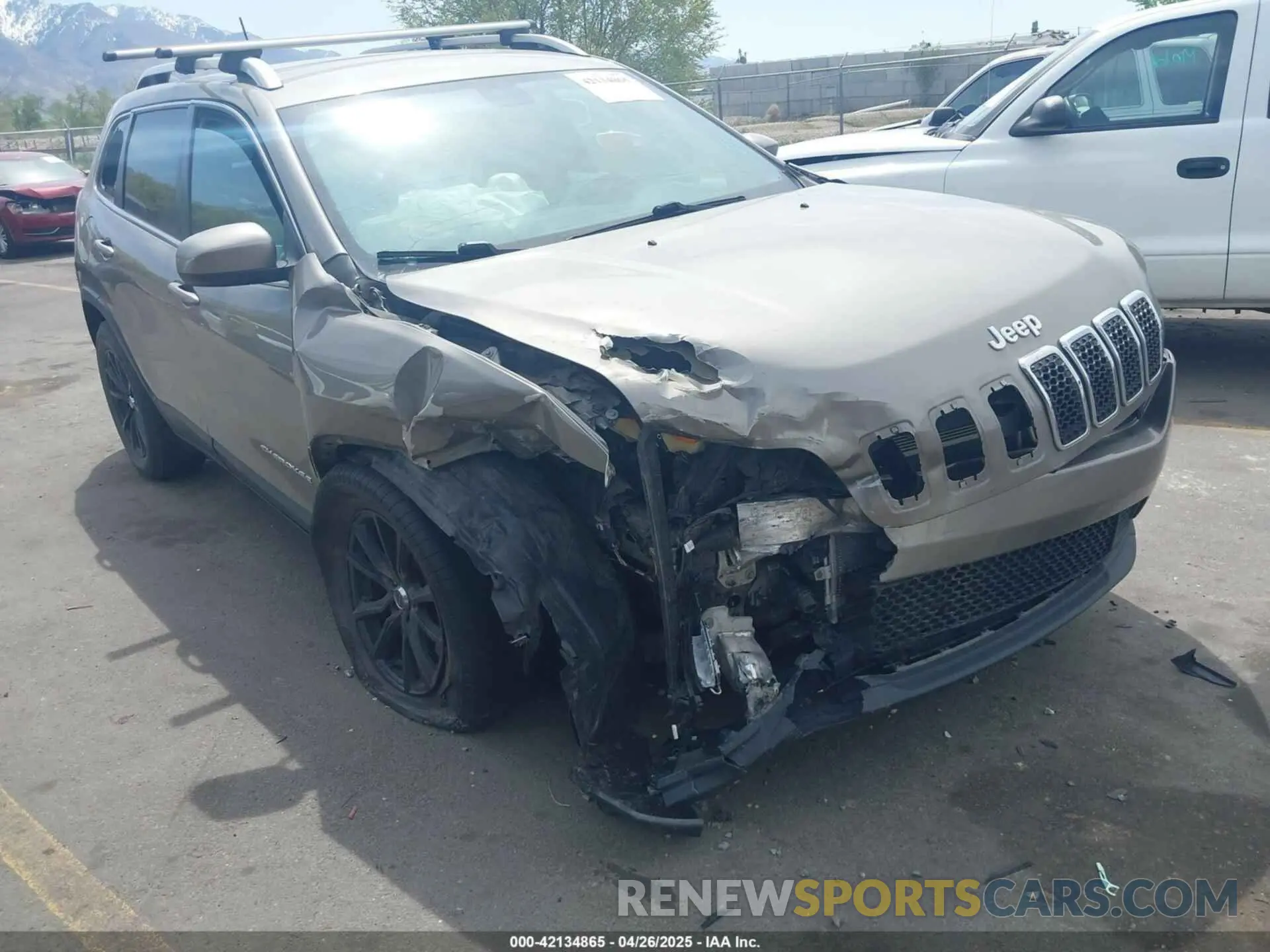 6 Фотография поврежденного автомобиля 1C4PJMCX3KD103498 JEEP CHEROKEE 2019