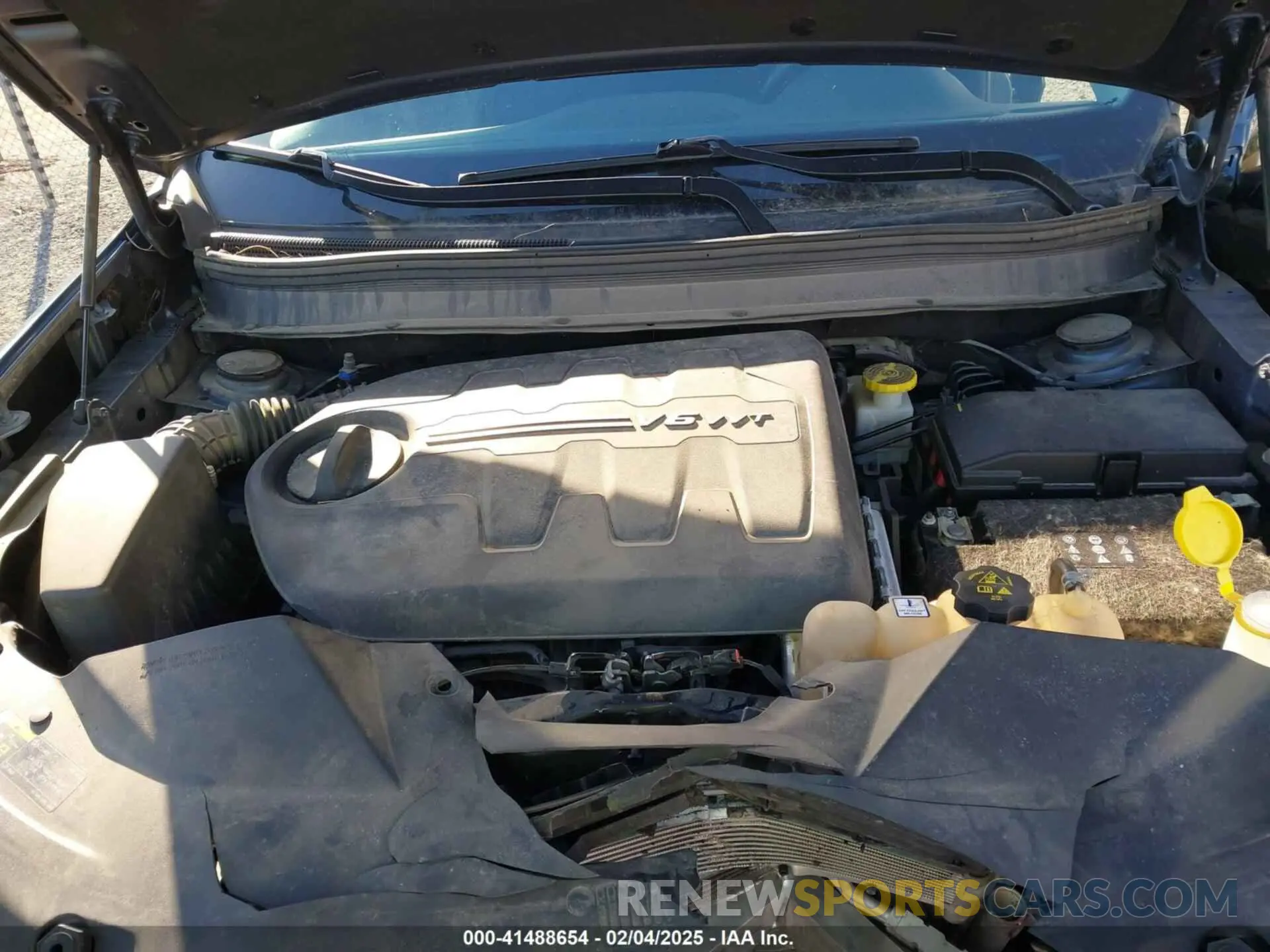 10 Photograph of a damaged car 1C4PJMCX4KD469454 JEEP CHEROKEE 2019