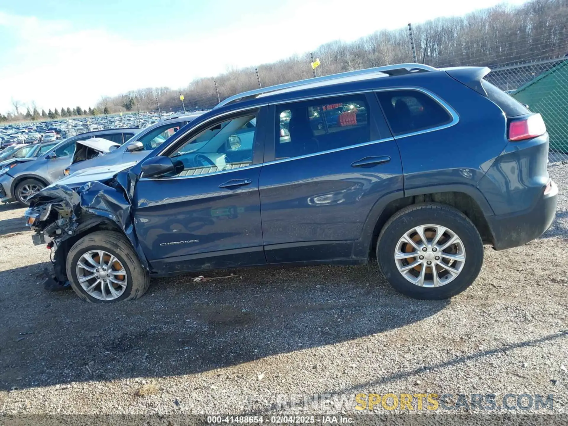 14 Photograph of a damaged car 1C4PJMCX4KD469454 JEEP CHEROKEE 2019