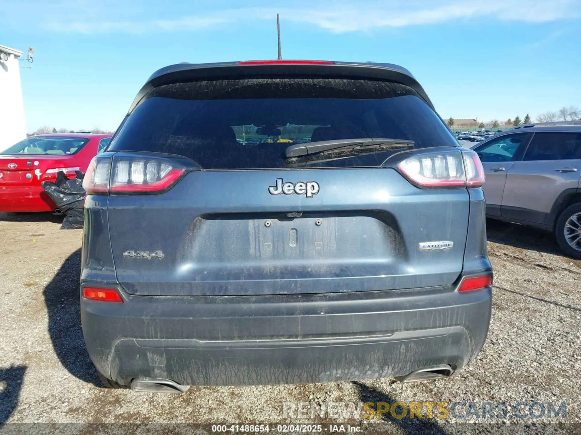 16 Photograph of a damaged car 1C4PJMCX4KD469454 JEEP CHEROKEE 2019
